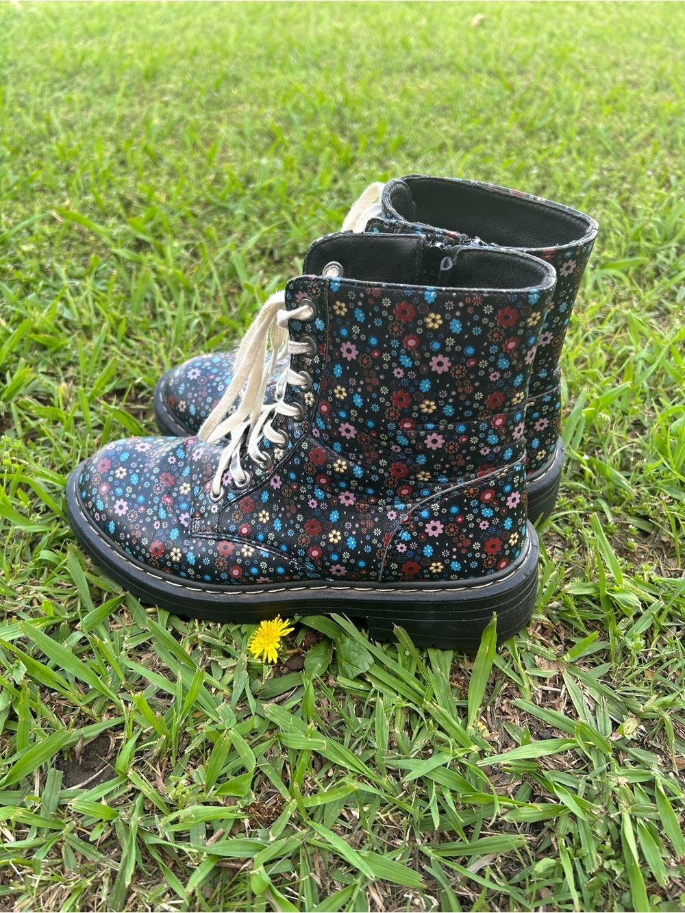 Cute & Edgy KAEDY Black Floral Lace-Up Side Zip Chunky Combat Boots Size 7.5 - Picture 3 of 6